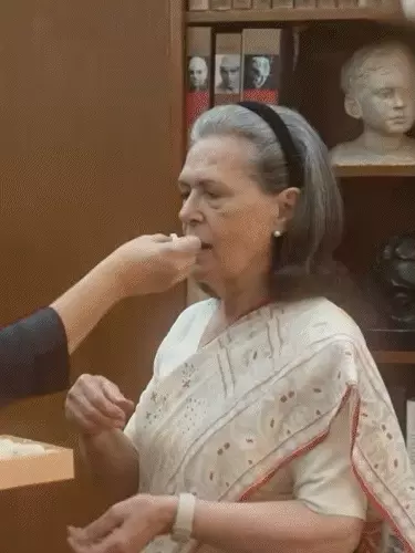 पहली बार सोशल मीडिया पर आईं सोनिया गांधी, पहली पोस्ट में बताया अपनी किताब का नाम; जानिए क्या कहा