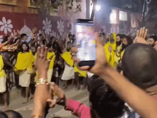 वृंदावन में 5 महीने बाद प्रेमानंद महाराज ने की पदयात्रा, भक्तों ने लगाए ‘राधे-राधे’ के जयकारे