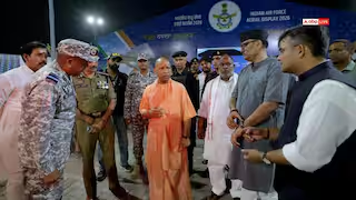 काशी पहुंचे सीएम योगी, कालभैरव और बाबा विश्वनाथ के दरबार में टेका मत्था
