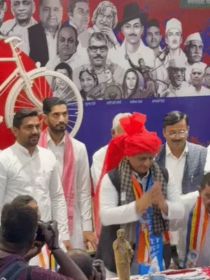 भाजपा के चार बड़े चेहरों ने थामा सपा का दामन, अखिलेश बोले- हमें सत्ता और मुख्यमंत्री की कुर्सी चाहिए