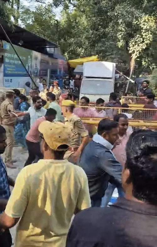 प्रयागराज: शिक्षा निदेशालय में तोड़फोड़, 200 अज्ञात लोगों पर FIR; CCTV से होगी पहचान