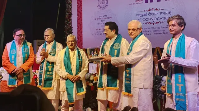 आईआईटी बीएचयू के 2,048 विद्यार्थियों को मिली उपाधि, कुमार मंगलम बिड़ला बोले- रिस्क नहीं तो कुछ नहीं